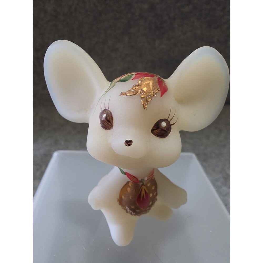Fenton Vintage Mouse.  Satin Glass With Poinsettias. Christmas, Festive.